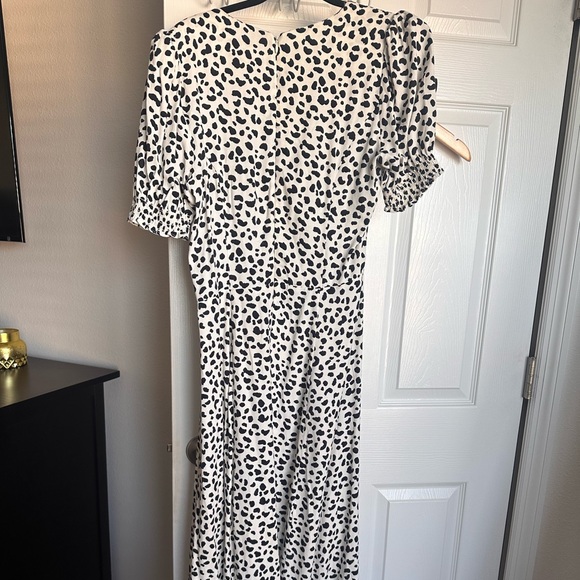 Reformation Lacey dress in Ocelot black and white pattern /10/ - Picture 8 of 9